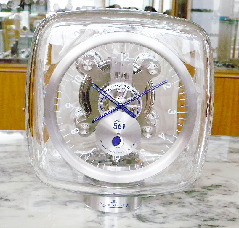 WK[Ng@AgX561}[Nj[\ 516.51.01 JAEGER-LECOULTRE Atmos 561 by Marc Newson Baccarat Crystal
